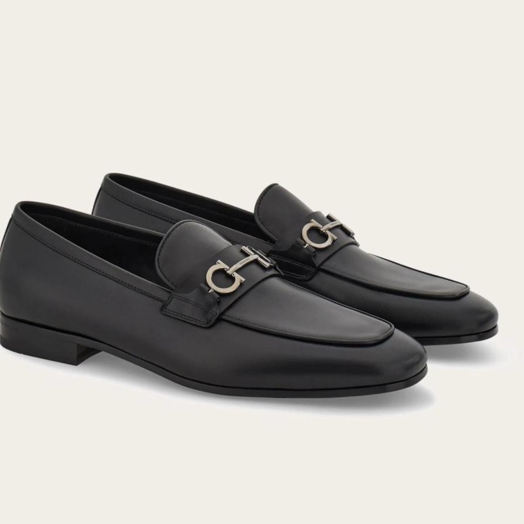 Salvatore Ferragamo Moccasin With Gancini Ornament Size 8.5 Reatil $995